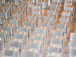 Polo assiemati pronti per la rivettatura