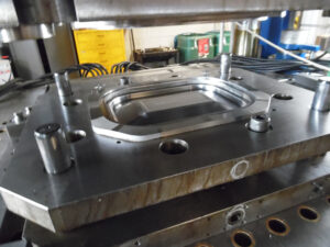 Stampo di trancio-imbutitura portella INOX